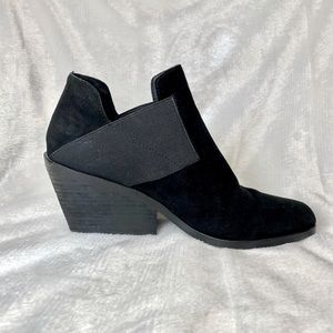Eileen Fisher Even Tumbled Nubuck Black Suede Bootie Heel Size 9